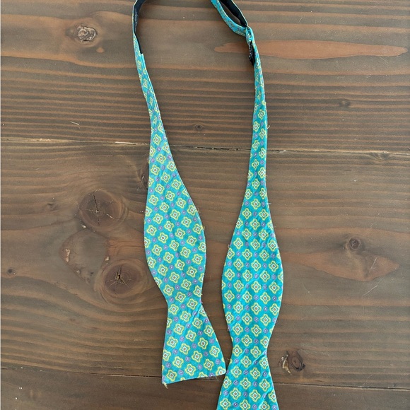 Teal Patterned Bow Tie - Picture 1 of 4